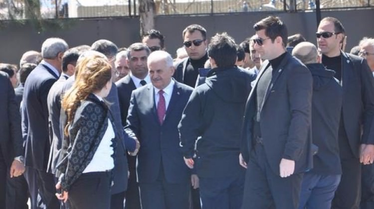 Başbakan Yıldırım’ı CHP’li milletvekili karşıladı