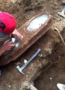 cam-tabut-icinde-100-yili-askin-suredir-korunan-bebek