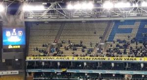 tribunler-yine-bos-kaldi