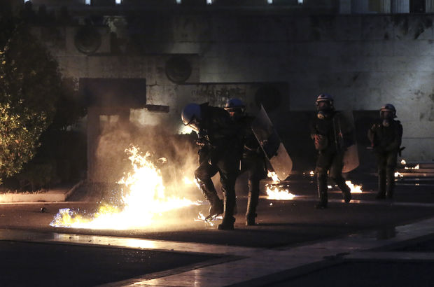 Yunanistan’da göstericiler ile polisler arasında çatışma