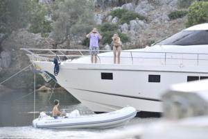 emina-ve-mustafa-sandal-dan-sok