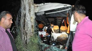 mersin-de-trafik-kazasi-1-olu-20-yarali