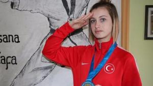 rus-rakibini-devirdi-19-yasinda-dunya-sampiyonu-oldu