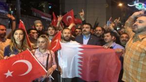 taksim-meydani-nda-katar-a-destek