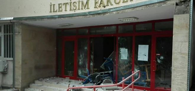 Üniversitede Türk Bayrağına çirkin saldırı
