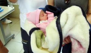 2-gunluk-bebegi-parka-biraktilar