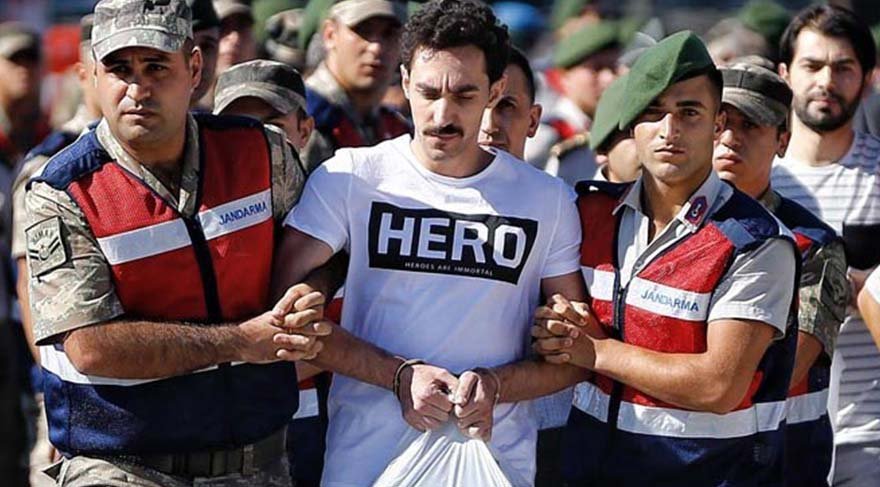 hero-yazili-tisort-boyle-gelmis