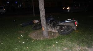 konya-da-motosiklet-agaca-carti