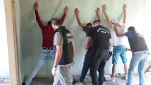 corum-da-polis-metruk-binalarda-denetleme-yapti