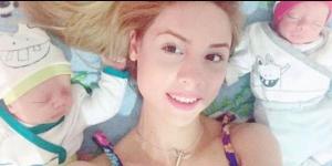 dunyada-simdiye-kadar-sadece-11-kez-oldu-izmirli-anne-aralarinda-1-ay-fark-olan-bebeklerini-ayni-anda-dogurdu