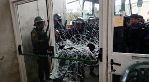 katalonya-baskani-puigdemont-un-oy-kullanacagi-merkeze-polis-mudahalesi