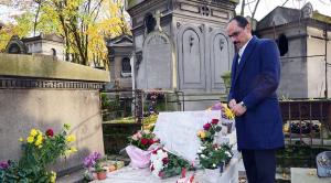 ahmet-kaya-nin-mezarina-surpriz-ziyaret