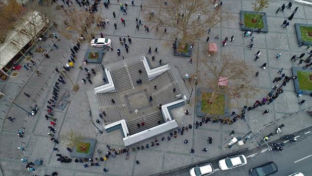 Kuyruk bugün daha da uzadı