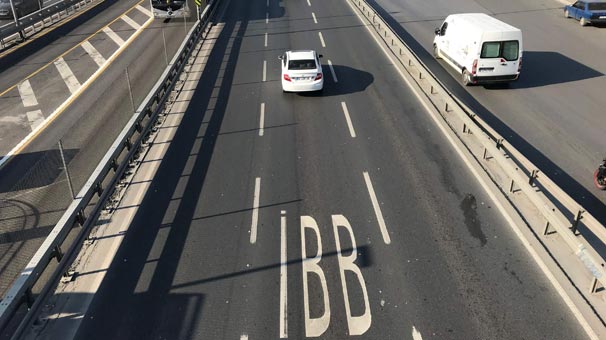 Yoldaki bu yazının anlamını ne ?