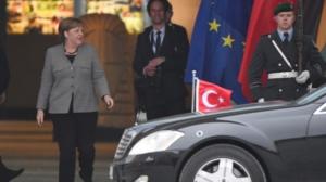 Merkel'den Deniz Yücel açıklaması!