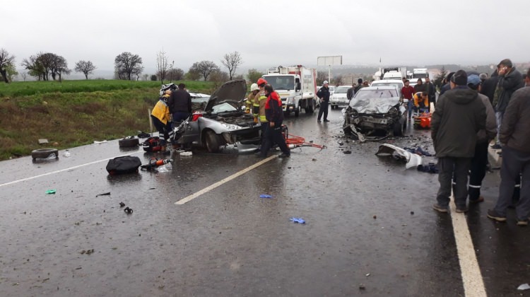 Uşak’ta katliam gibi kaza: Ölü ve yaralılar var!