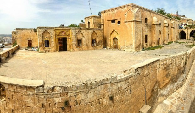 18'i yabancı 50 sanatçı akın etti