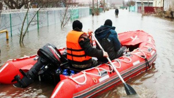Buzulların erimesi sonucu 289 ev sular altında kaldı