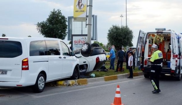 Minibüs ile otomobil çarpıştı: 5 yaralı