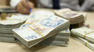 Son dakika: Bir dev banka daha faizlerini indirdi!