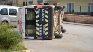 Tokat'ta öğrenci servisi devrildi,yaralılar var