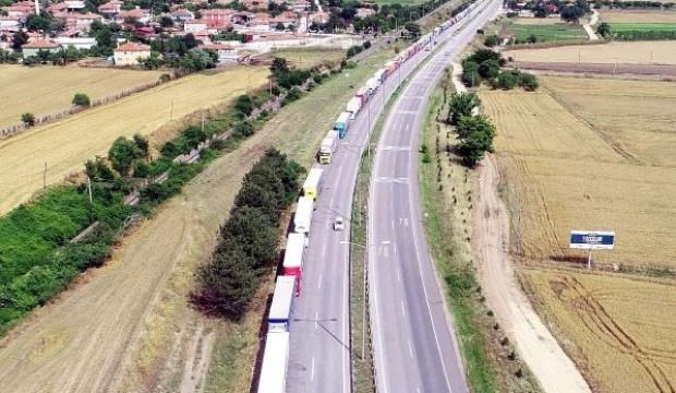Kapıkule'de 15 kilometre TIR kuyruğu