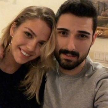 Onu mu taklit ediyor?