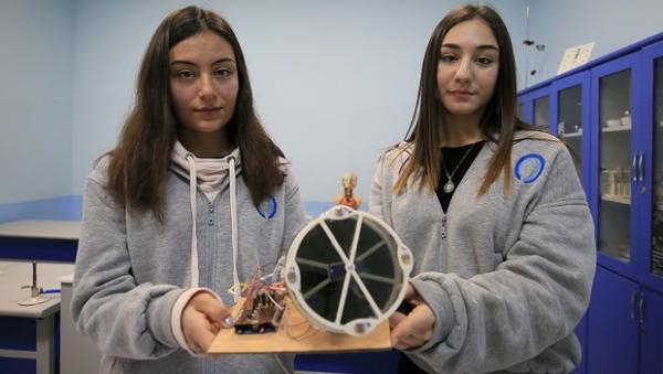 Güneş ışığını takip eden şemsiye