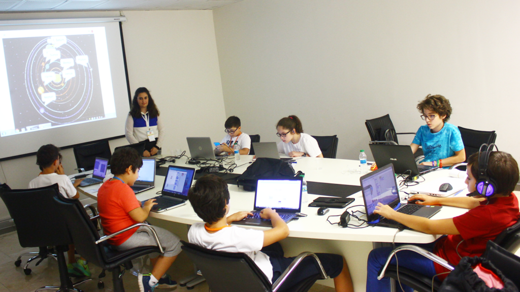 Çocuklar sömestr kampında kodlama öğrenecek