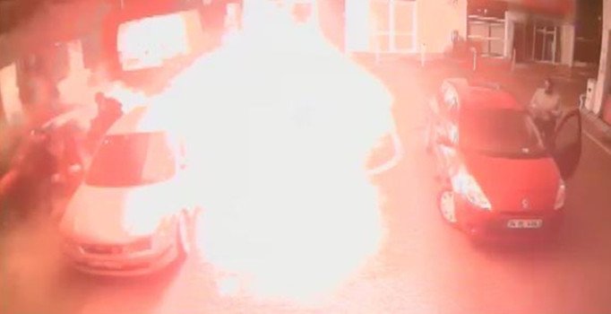 Ayaryakıt istasyonunda patlama kamerada