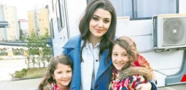 Hande Erçel'e minik hayranlarından moral ziyareti