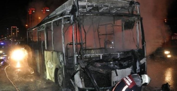 Seyir halindeki halk otobüsü alev alev yandı