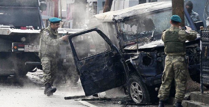 Afganistan'da bombalı saldırı: 2 ölü