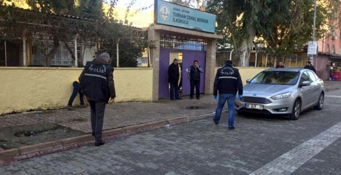 Liseli Azad, bıçaklı kavgada öldü