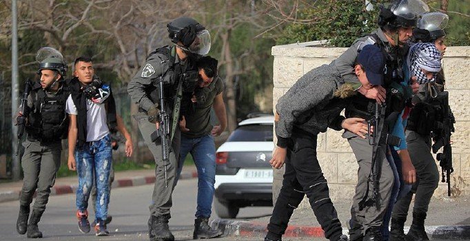 İsrail askerleri 18 Filistinliyi gözaltına aldı