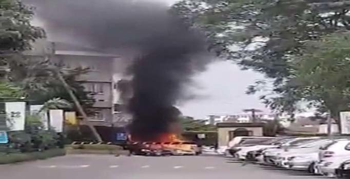 Nairobi’de otel yakınında patlama ve silah sesleri