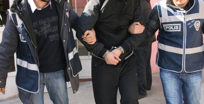 Suriyelilere sahte kimlik düzenleyen 7 kişiye gözaltı