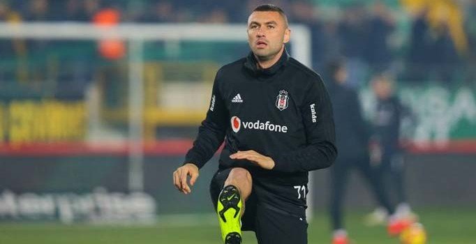 Beşiktaş taraftarı Burak Yılmaz'ı tribüne çağırmadı