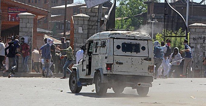 Cammu Keşmir'de çatışma: 4 ölü