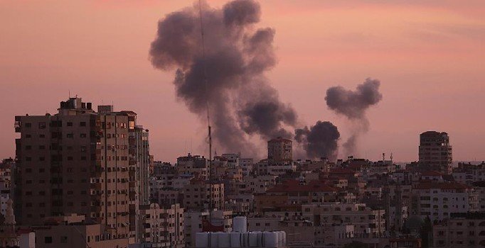 Gazze'deki Filistin Radyo ve Televizyon karargahına saldırı