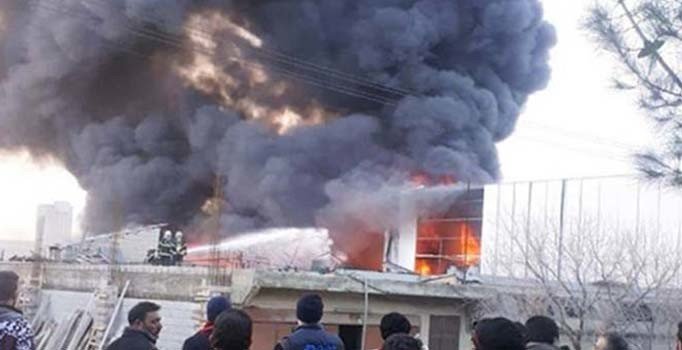 Gaziantep'te boya fabrikasında yangın