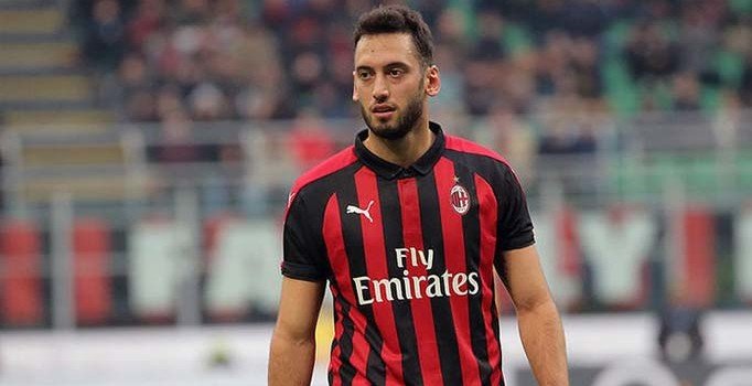 Hakan Çalhanoğlu Bundesliga'ya geri dönüyor
