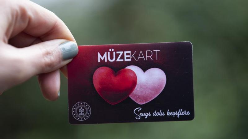 'Sevgilim benimle müzeye gelir misin?'