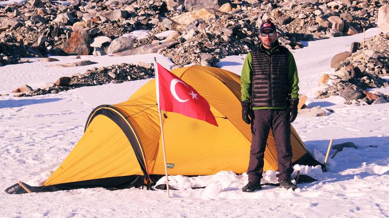 Antarktika’dan üç meteoritle döndü