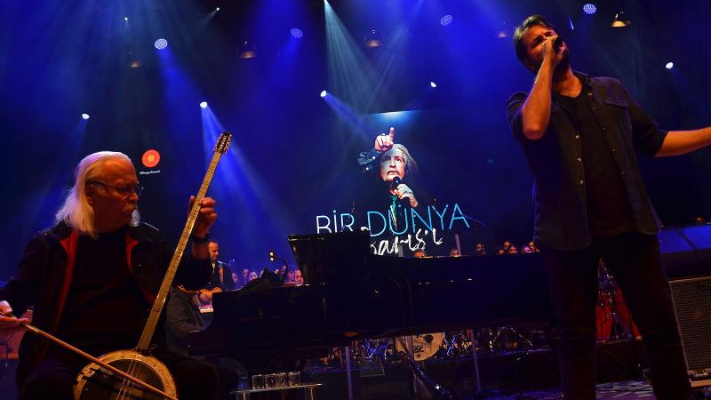 Barış Manço ‘Bir Dünya Barış’ı’ ile anıldı