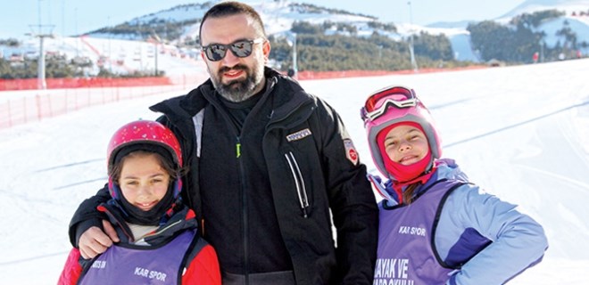 Murat Aşık'ın kızıyla Palandöken'de kar keyfi