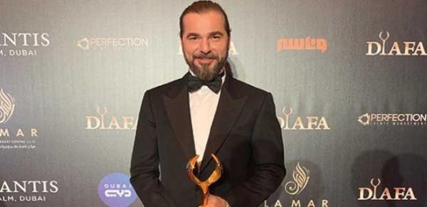 Engin Altan Düzyatan Dubai'den ödülle döndü