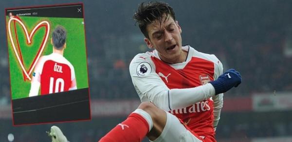 Mesut Özil'e Amine'den güzel destek