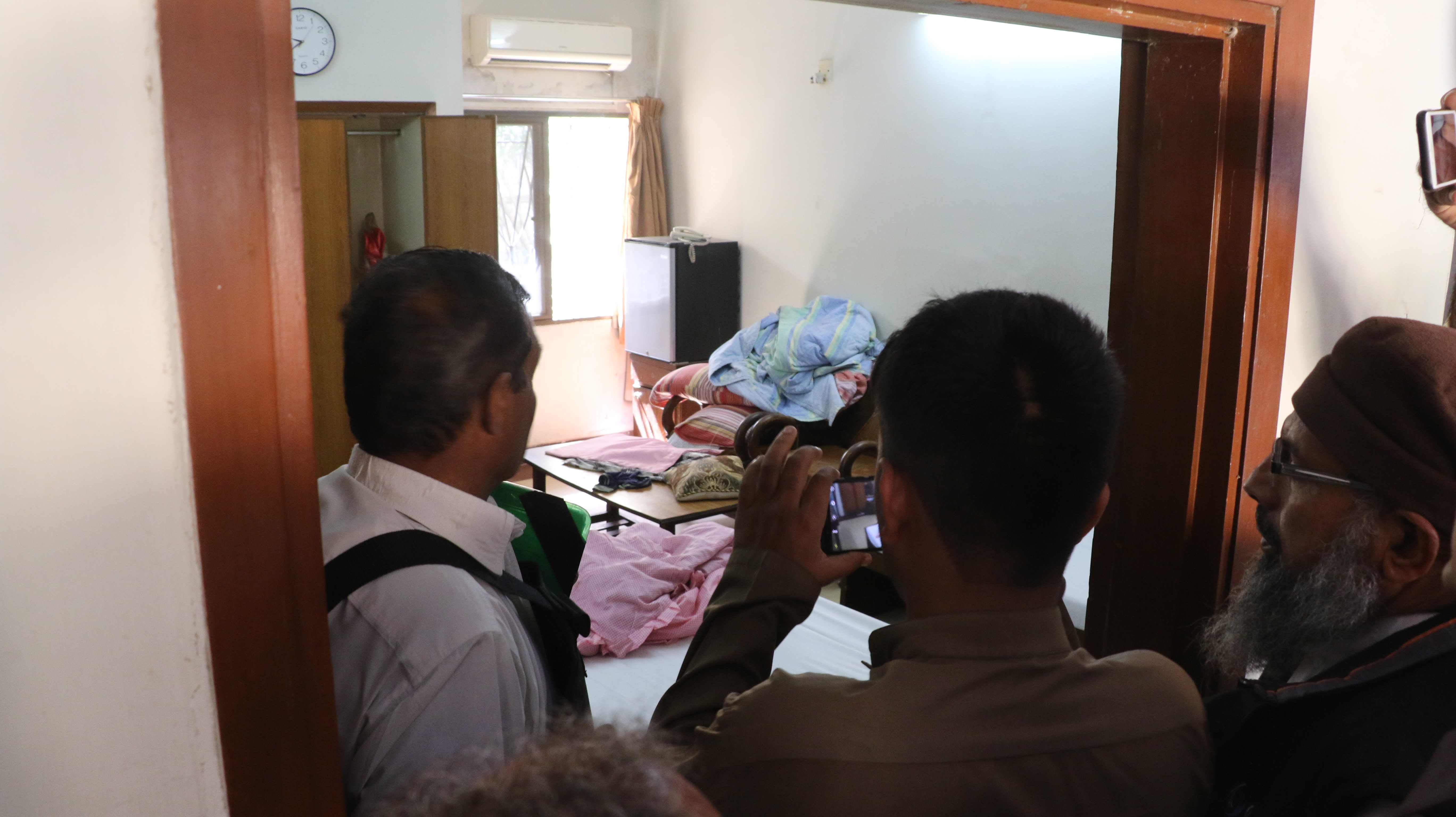 KARAÇİ'DE 5 ÇOCUK GIDA ZEHİRLENMESİNDEN ÖLDÜ