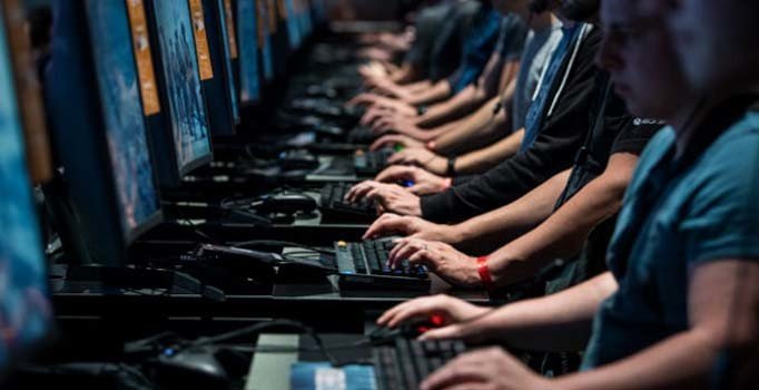 Oxford Üniversitesi: Şiddet içeren oyunlar gençleri agresif yapmıyor